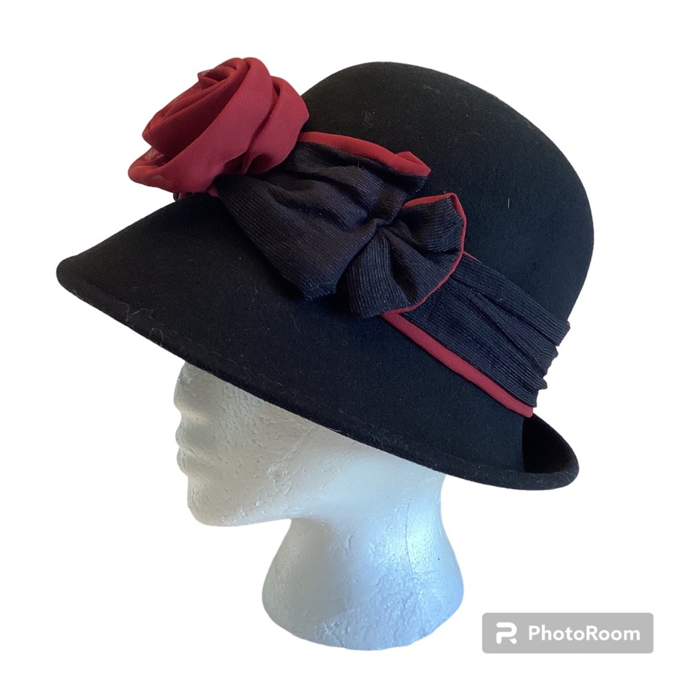 John Callahan felted wool cloche hat with bow and flower trim - Picture 3 of 8